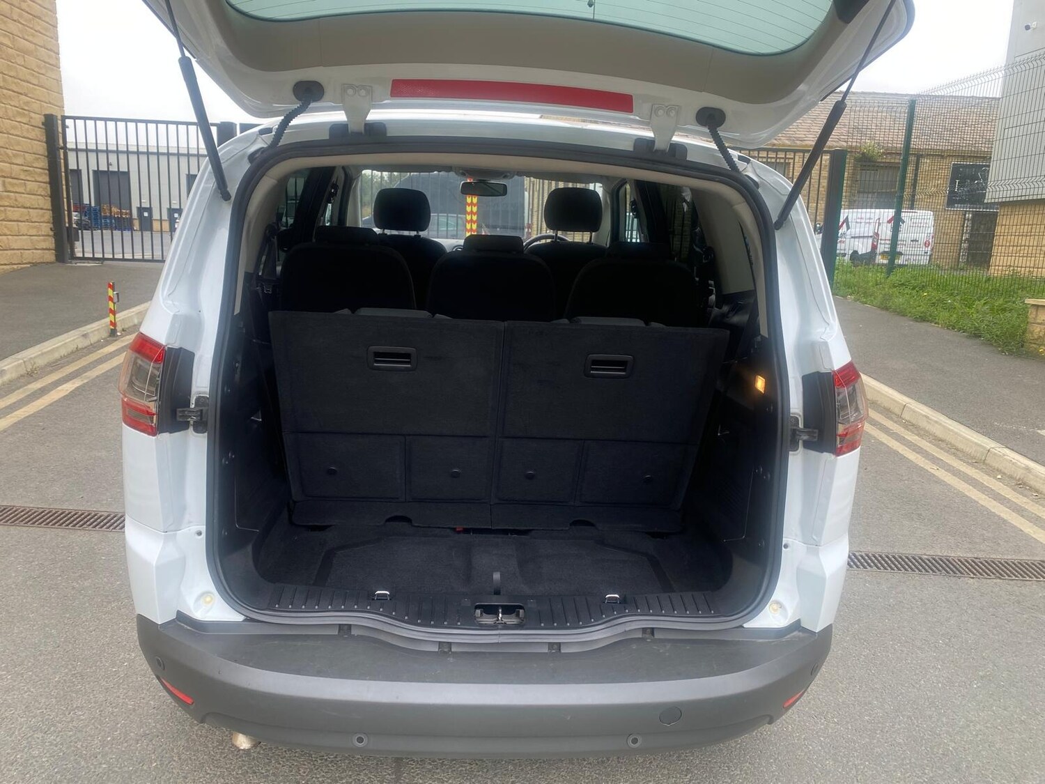 Used Ford S-Max 2013 for sale - 72336927: Photo 6