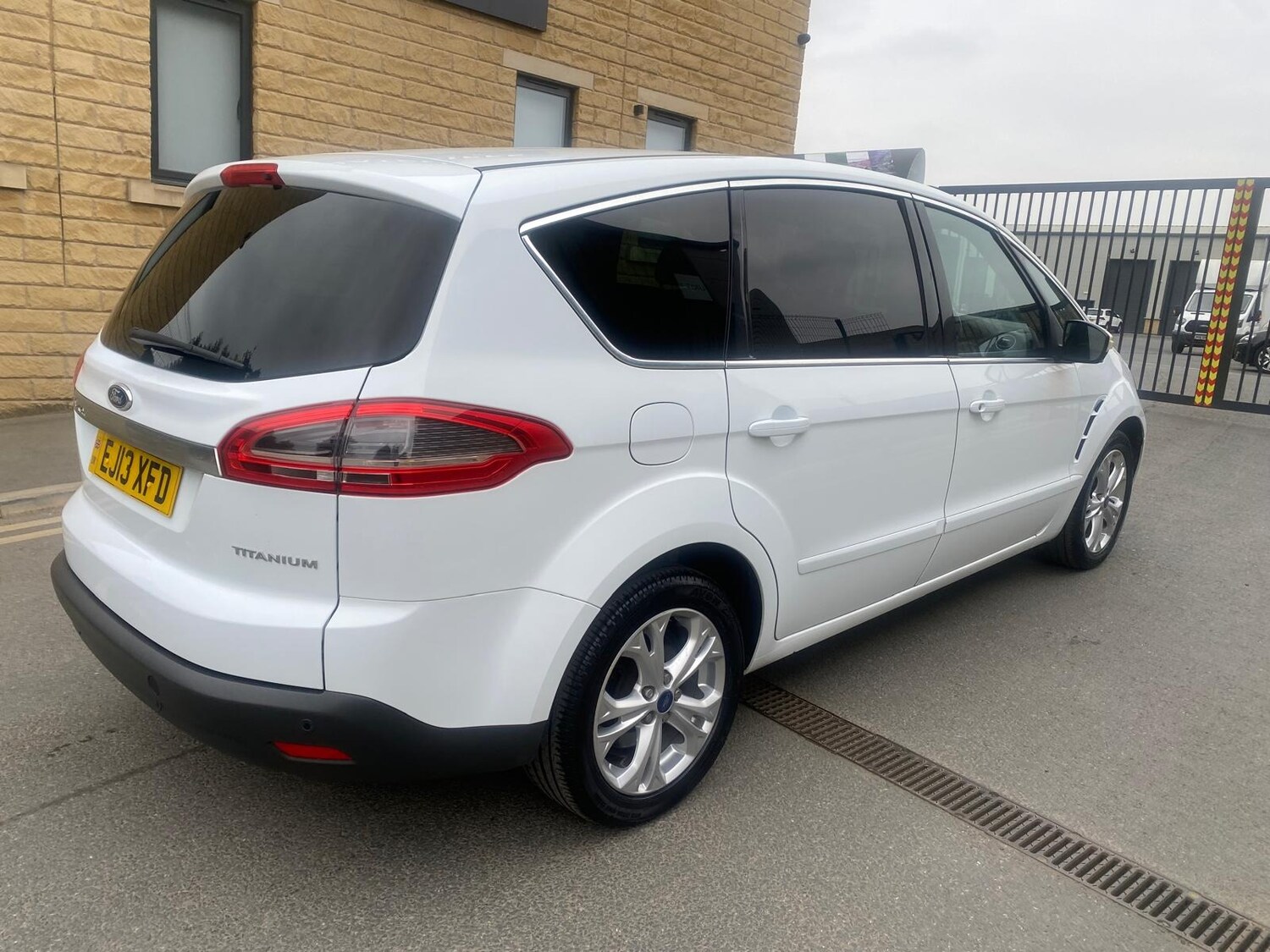 Used Ford S-Max 2013 for sale - 72336927: Photo 7