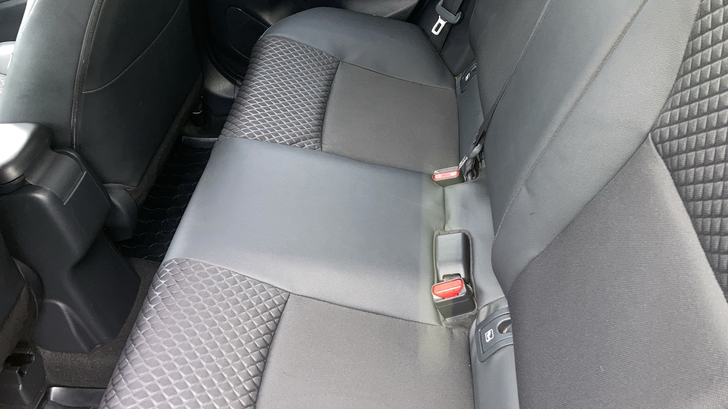 Used Toyota Yaris 2020 for sale - 77151043: Photo 24