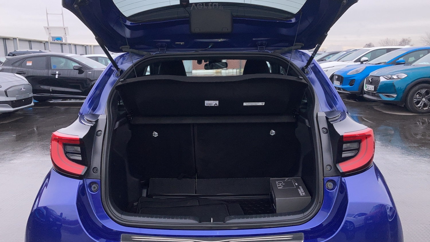 Used Toyota Yaris 2020 for sale - 77151043: Photo 27