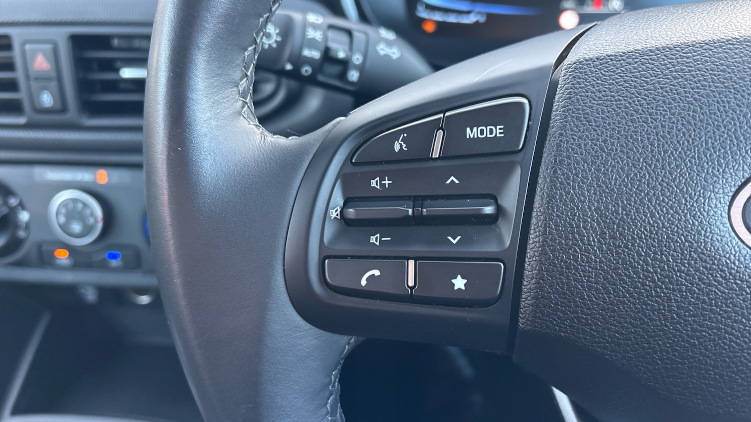 Used Hyundai i10 2023 for sale - 77718486: Photo 25