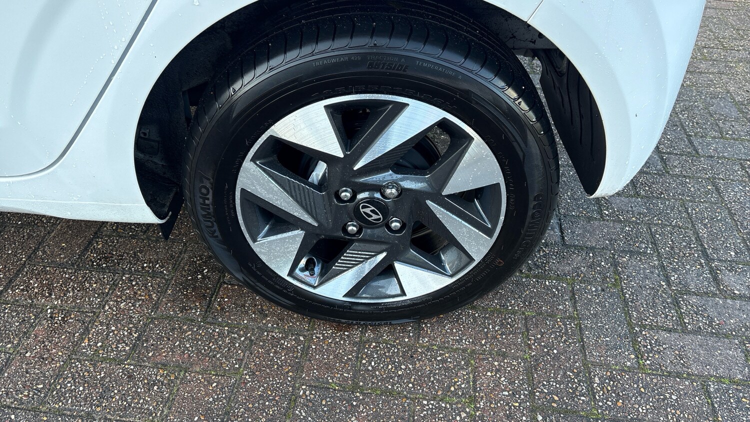 Used Hyundai i10 2023 for sale - 77718486: Photo 36