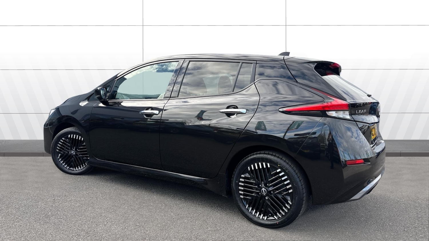 Used Nissan Leaf 2023 for sale - 78108170: Photo 2