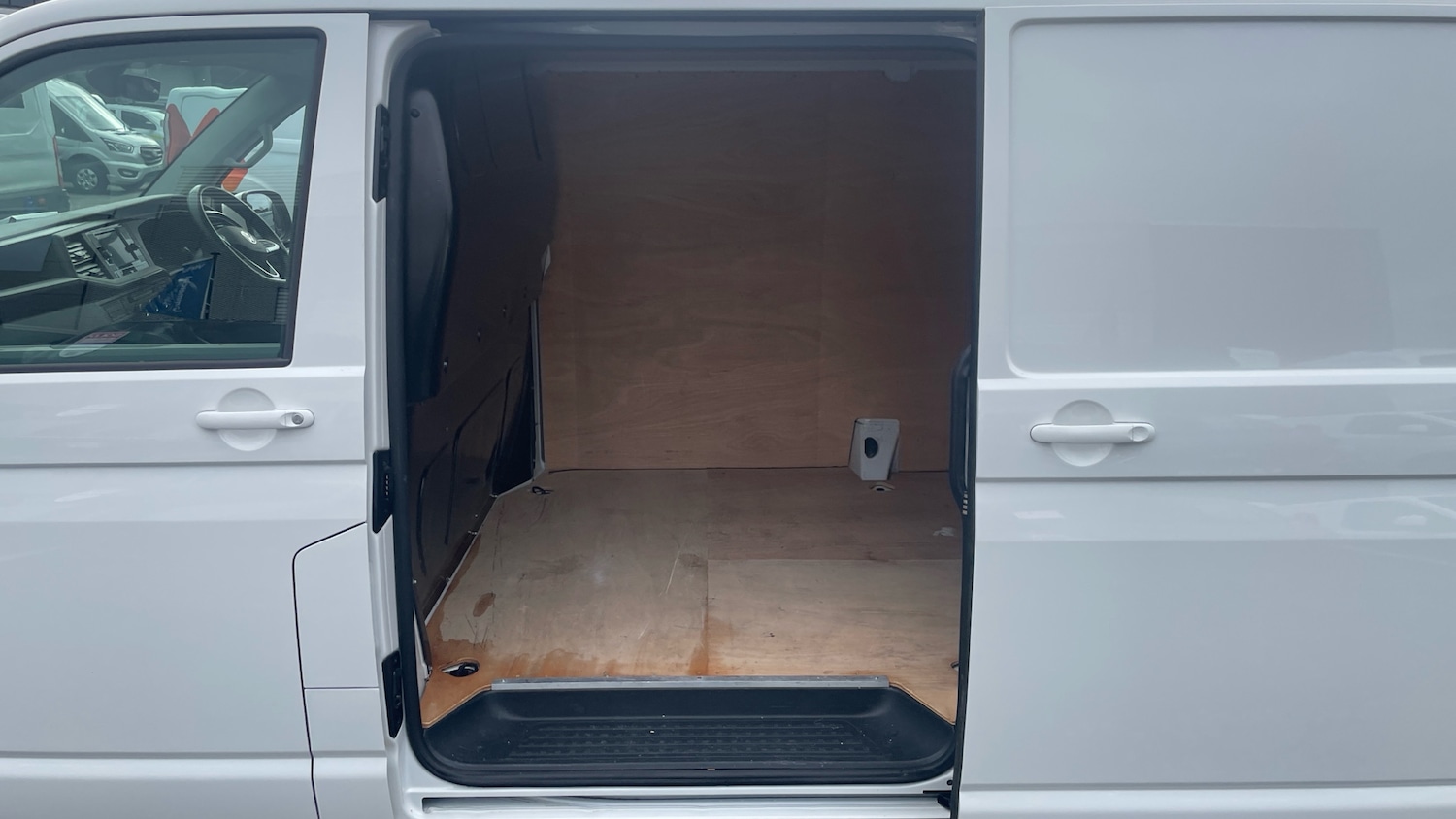 Used Volkswagen Transporter 2024 for sale - 77718485: Photo 18