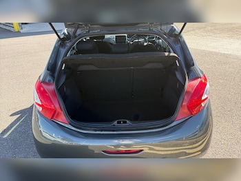 Used Peugeot 208 2015 for sale - 79391896: Photo