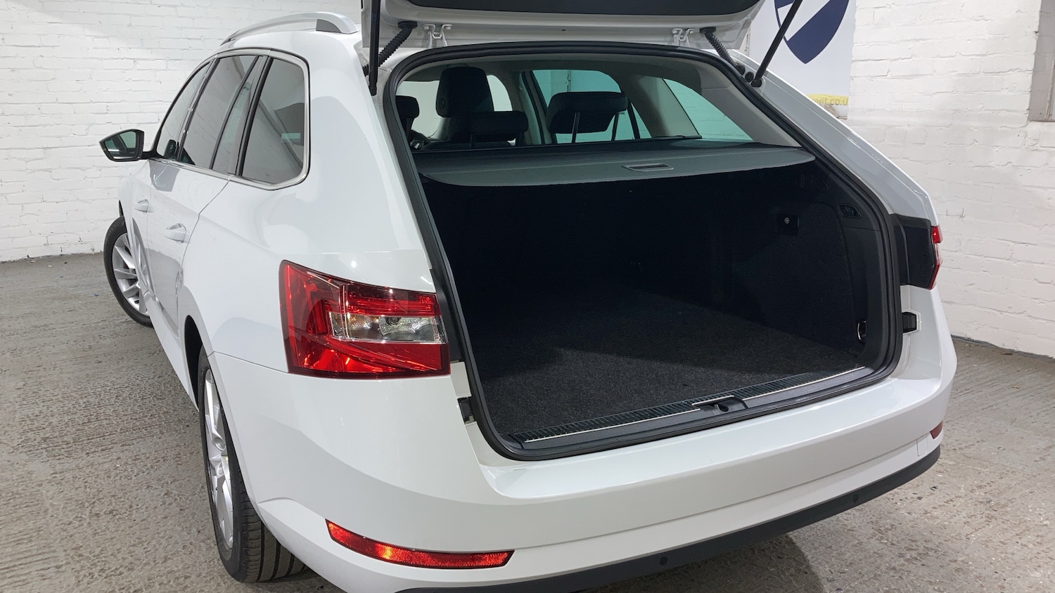 Used Skoda Superb 2023 for sale - 77273502: Photo 37