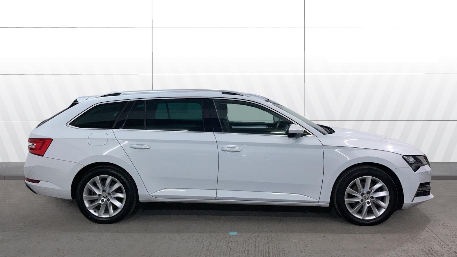 Used Skoda Superb 2023 for sale - 77273502: Photo 4