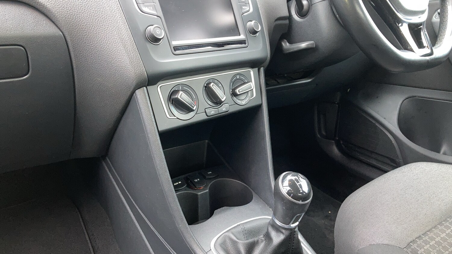 Used Volkswagen Polo 2015 for sale - 77462348: Photo 24