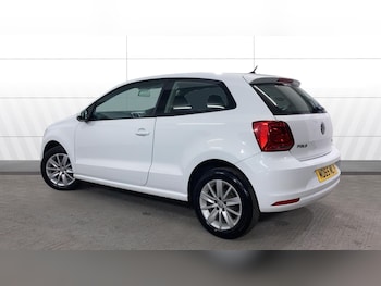 Used Volkswagen Polo 2015 for sale - 77462348: Photo