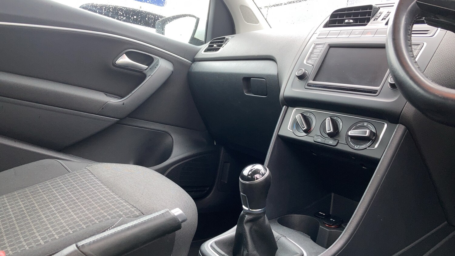 Used Volkswagen Polo 2015 for sale - 77462348: Photo 31