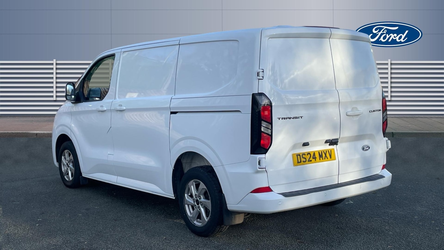 Used Ford Transit Custom 2024 for sale - 76904869: Photo 2