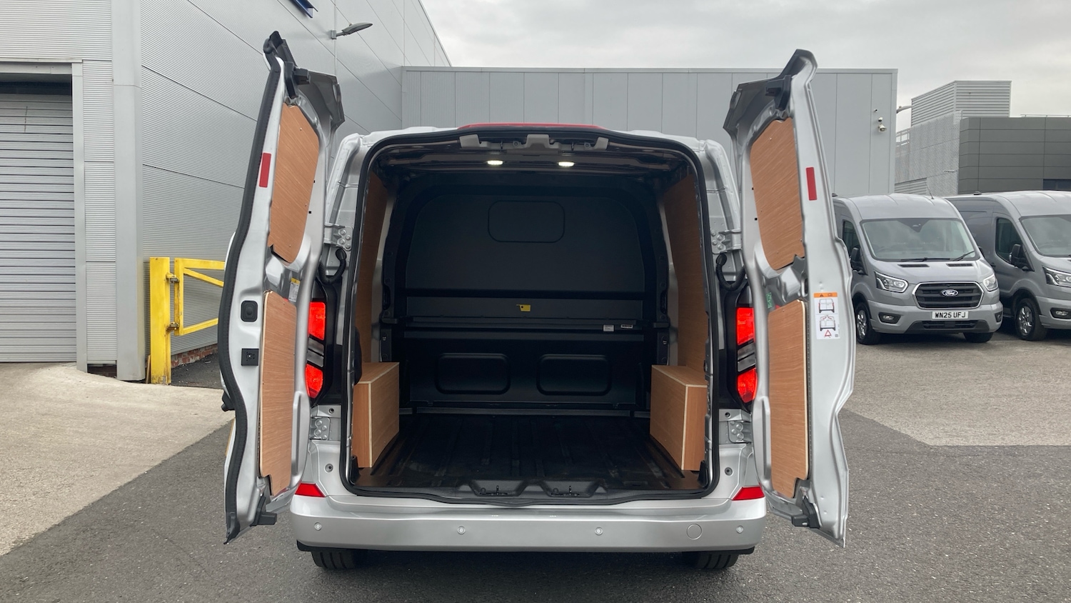 Used Ford Transit Custom 2025 for sale - 76319168: Photo 3