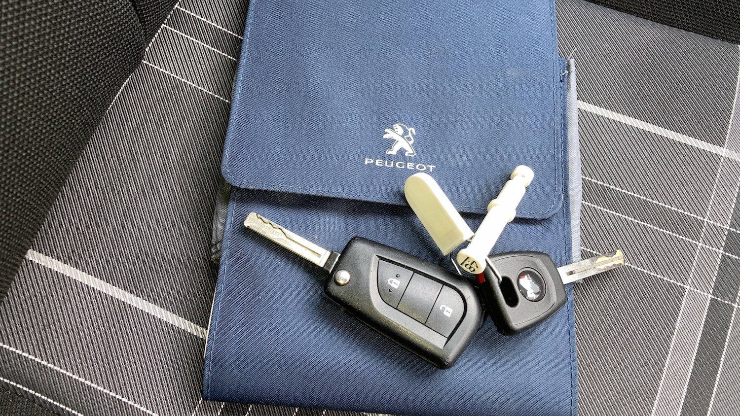 Used Peugeot 108 2017 for sale - 77032772: Photo 30