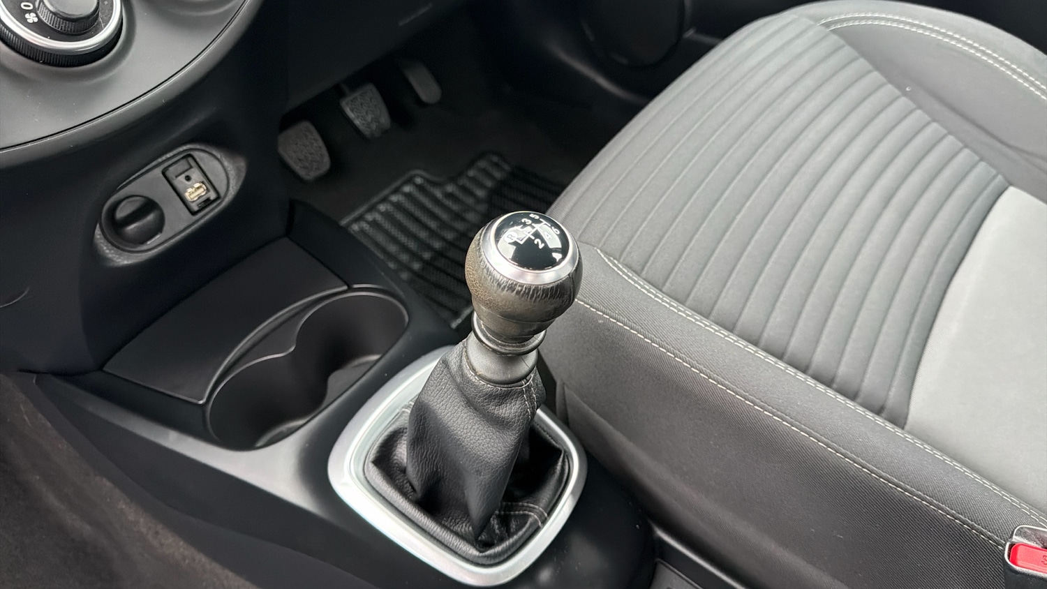 Used Toyota Yaris 2018 for sale - 77813292: Photo 24