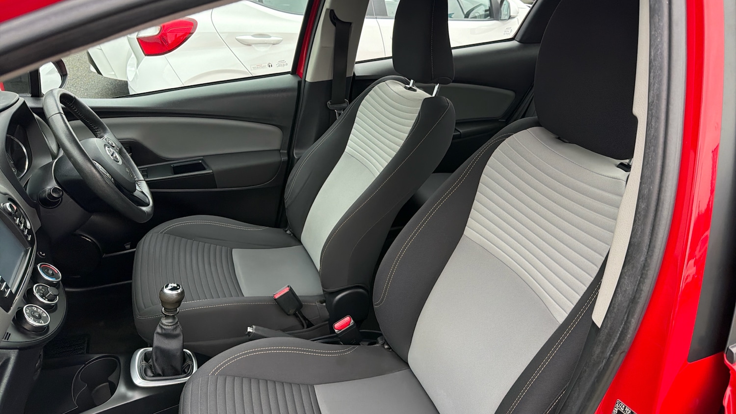 Used Toyota Yaris 2018 for sale - 77813292: Photo 31