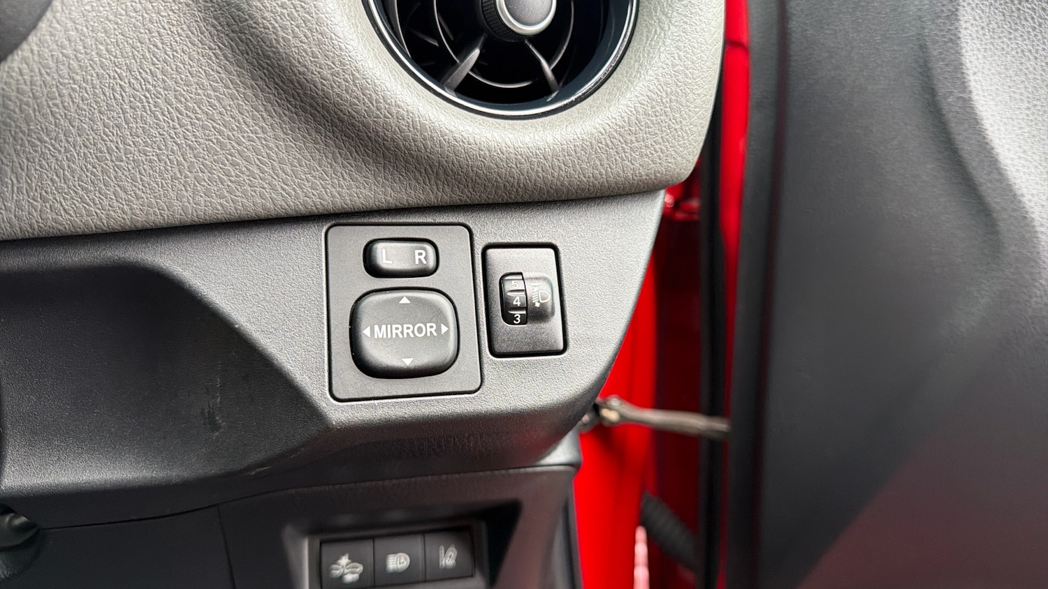 Used Toyota Yaris 2018 for sale - 77813292: Photo 35