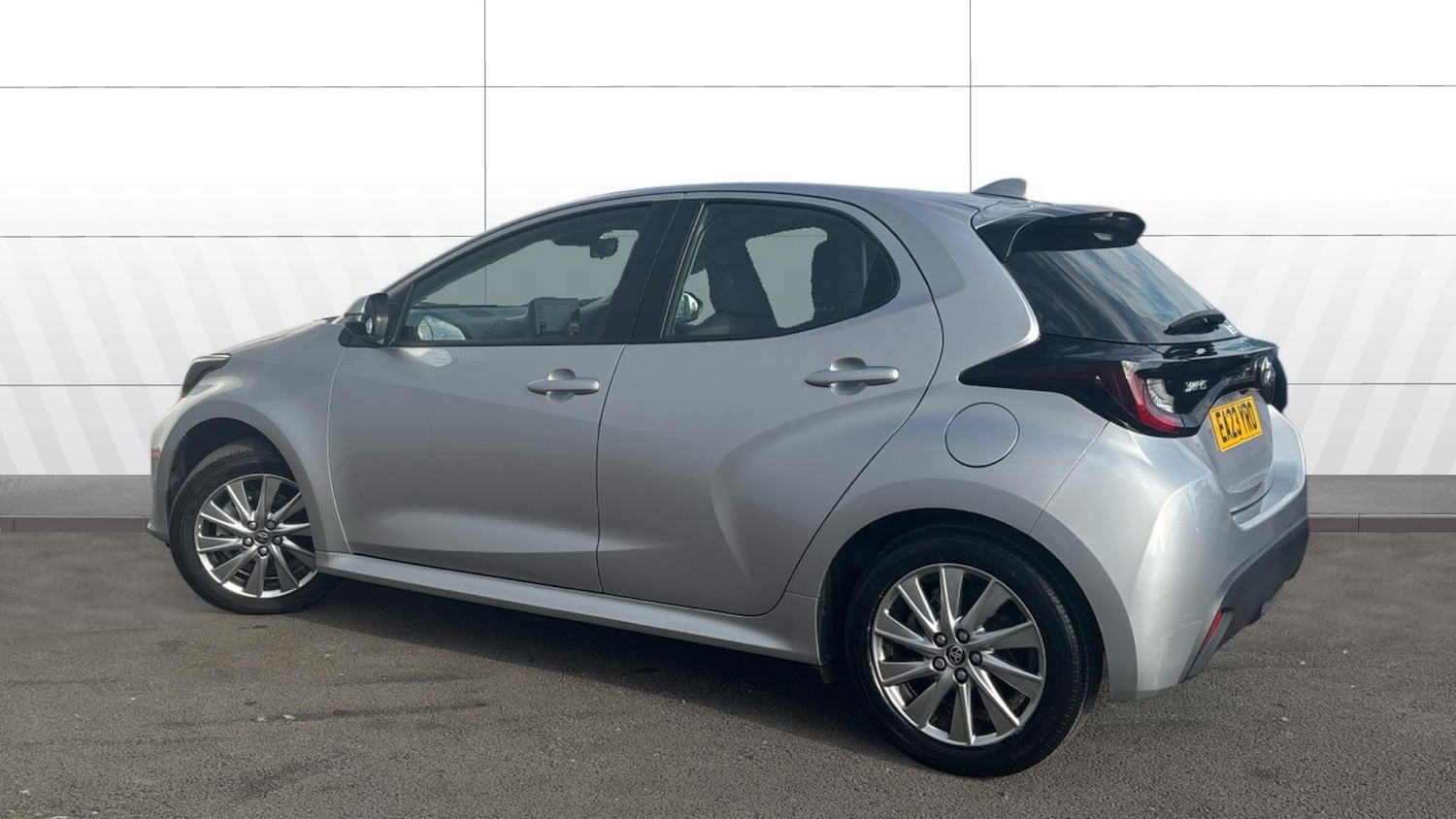 Used Toyota Yaris 2023 for sale - 77774365: Photo 2