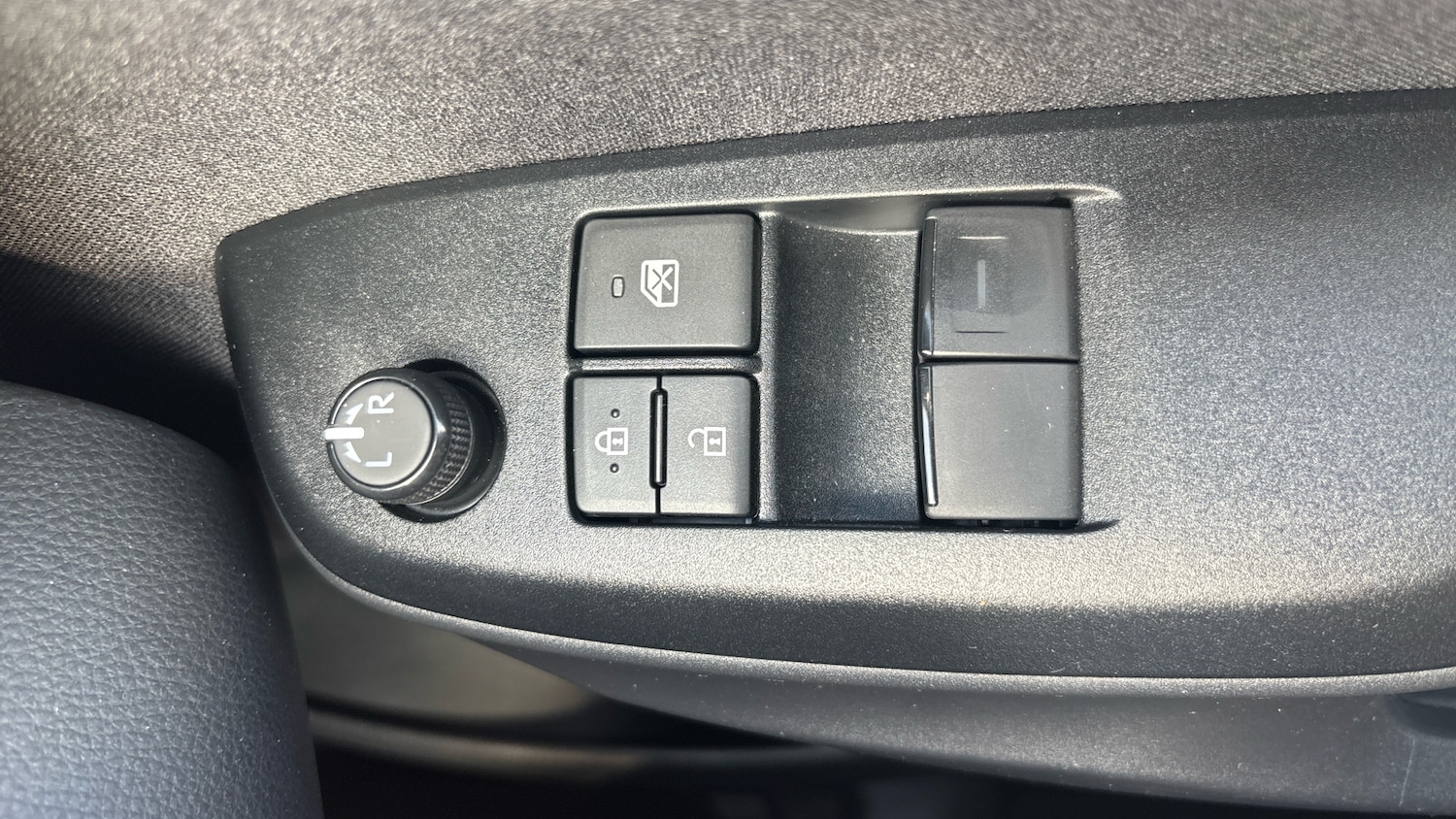 Used Toyota Yaris 2023 for sale - 77774365: Photo 24