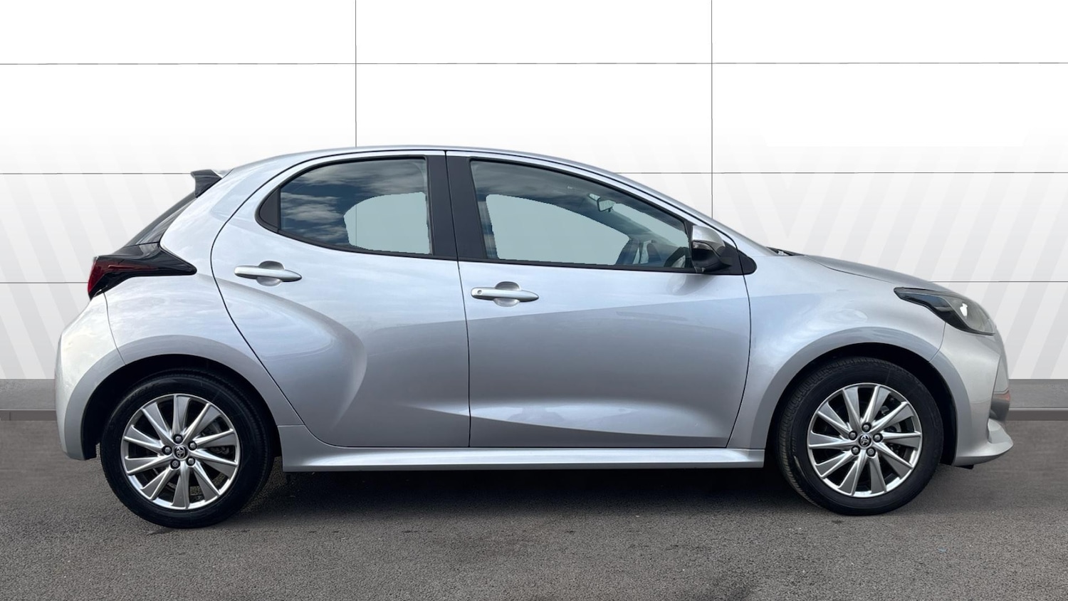 Used Toyota Yaris 2023 for sale - 77774365: Photo 3