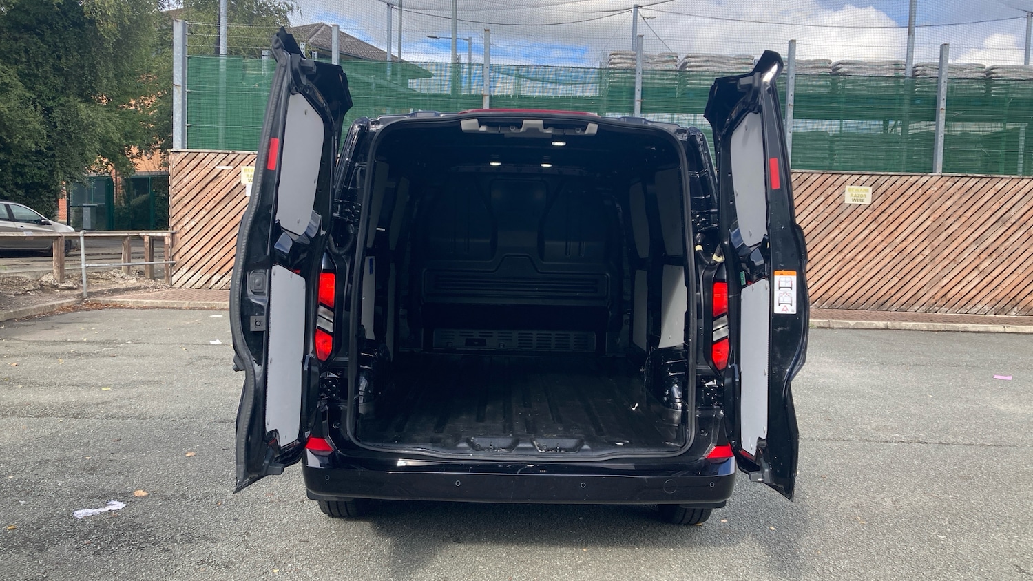 Used Ford Transit Custom 2025 for sale - 76984602: Photo 3