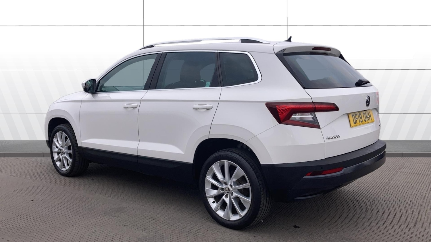 Used Skoda Karoq 2019 for sale - 76299216: Photo 2
