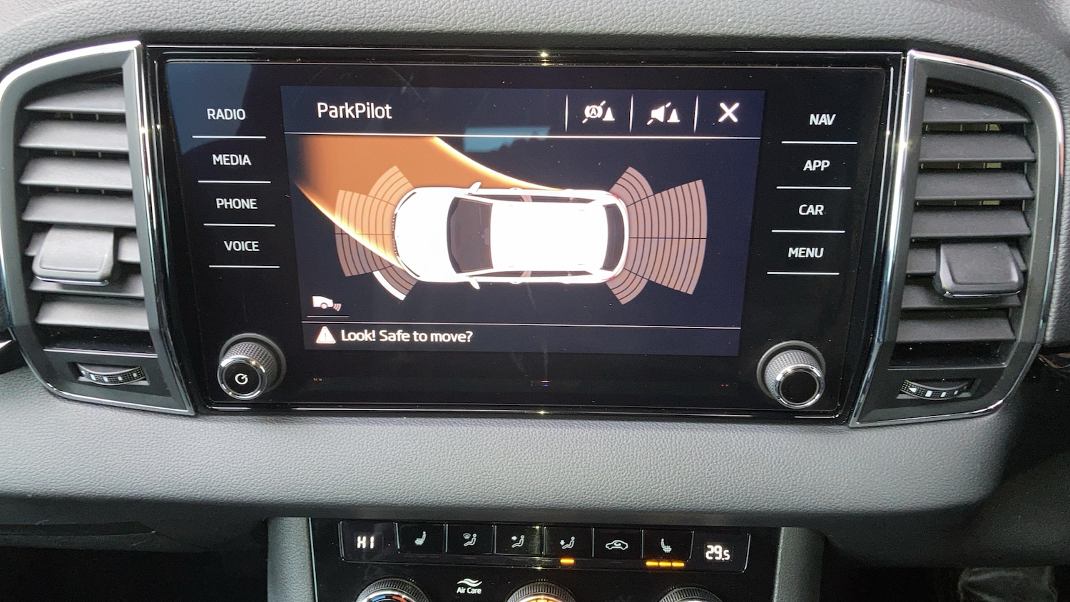 Used Skoda Karoq 2019 for sale - 76299216: Photo 9