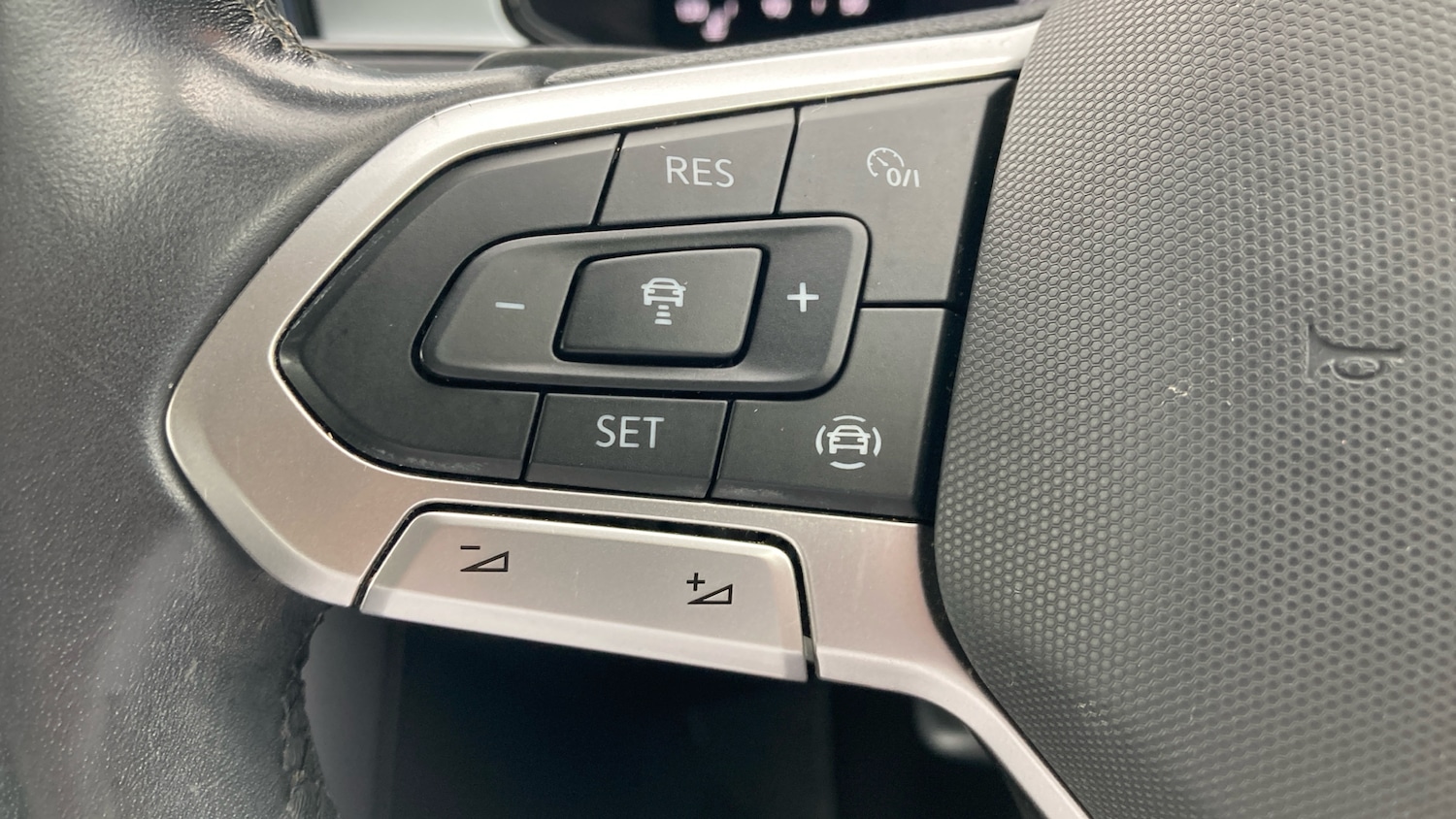 Used Volkswagen T-Roc 2022 for sale - 76766795: Photo 29