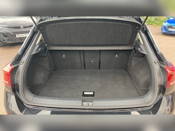 Used Volkswagen T-Roc 2022 for sale - 76766795: Photo