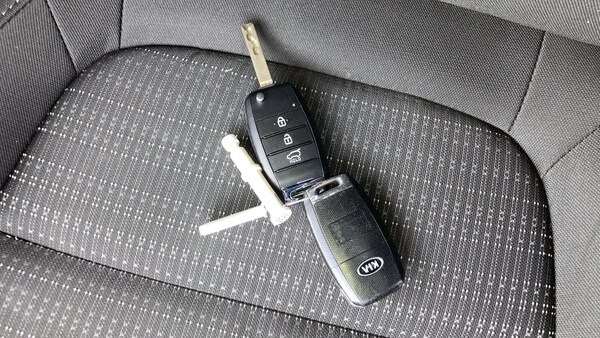 Used Kia Stonic 2019 for sale - 76253902: Photo 32