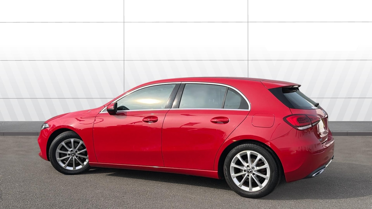 Used Mercedes-Benz A-Class 2019 for sale - 77973184: Photo 2