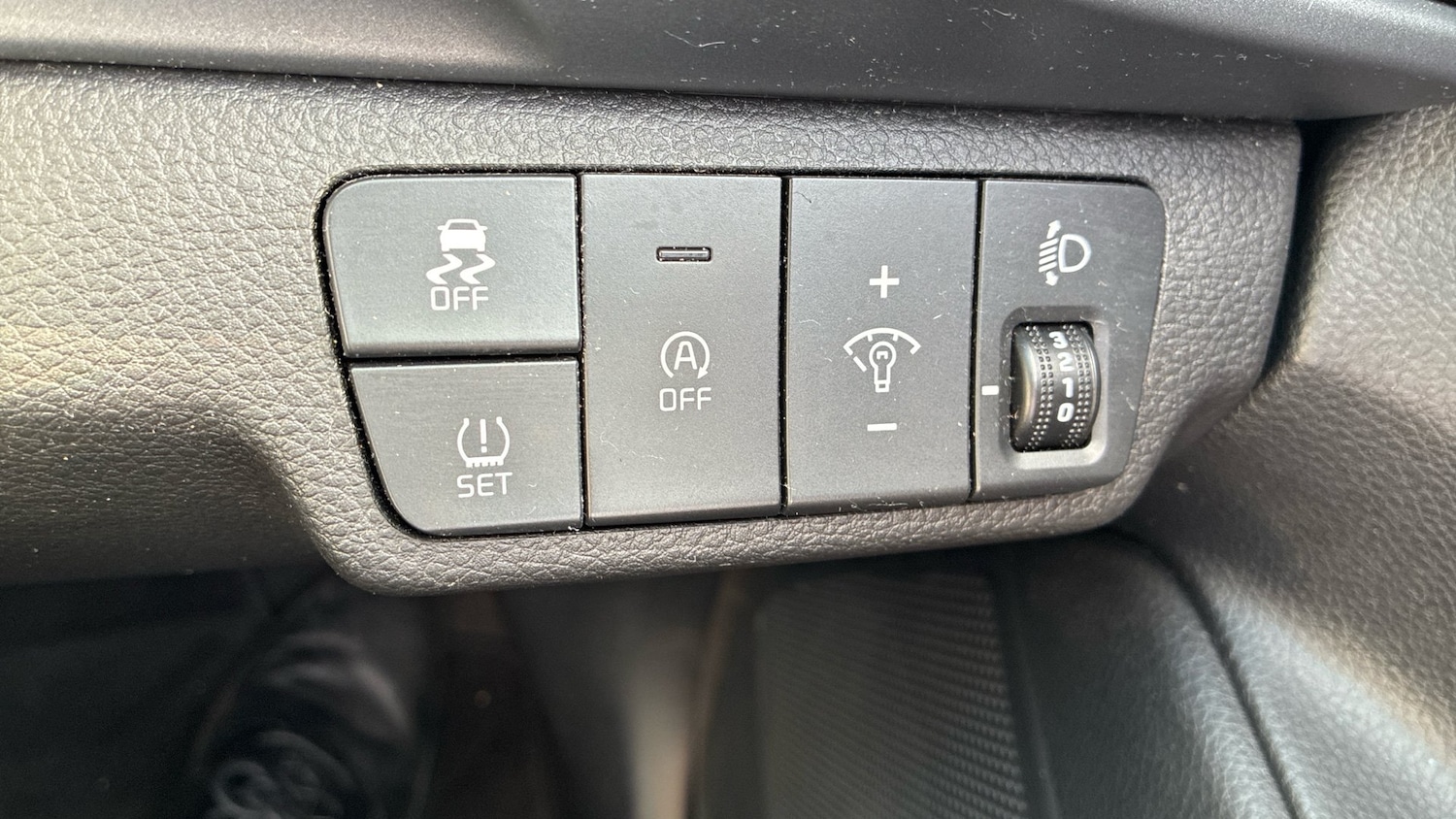 Used Kia Stonic 2022 for sale - 76766841: Photo 25