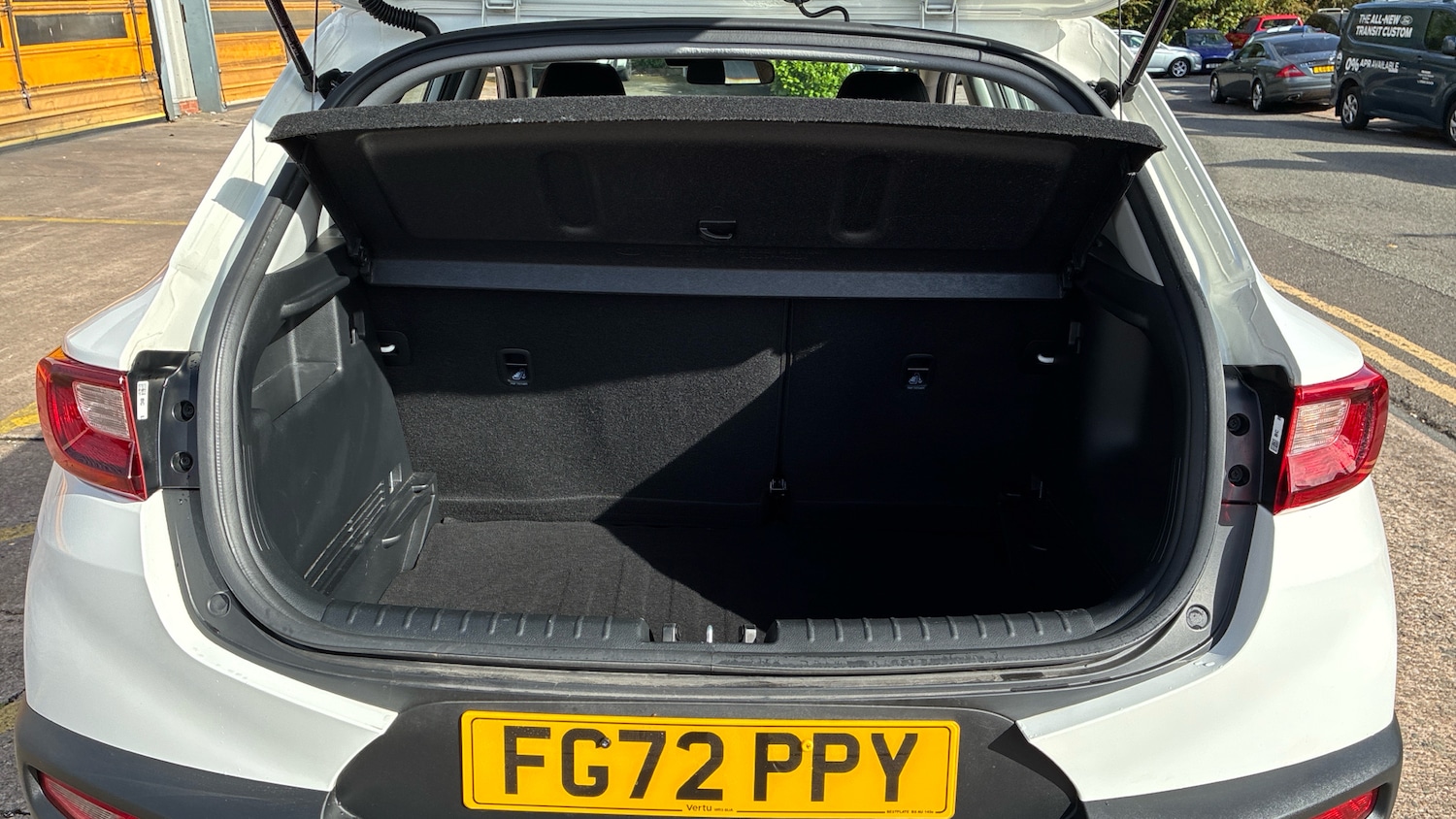 Used Kia Stonic 2022 for sale - 76766841: Photo 4