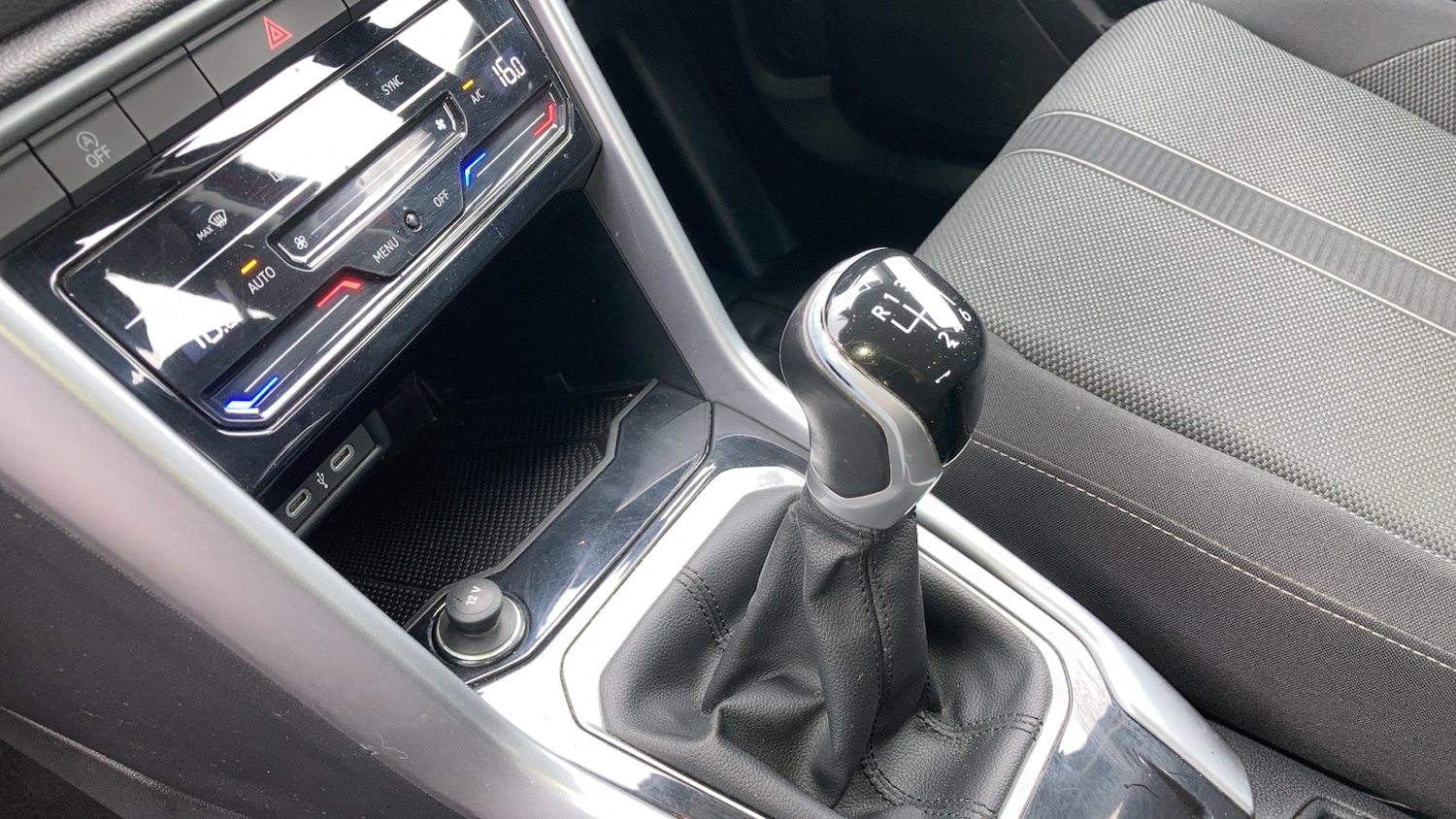 Used Volkswagen T-Roc 2023 for sale - 78105463: Photo 10