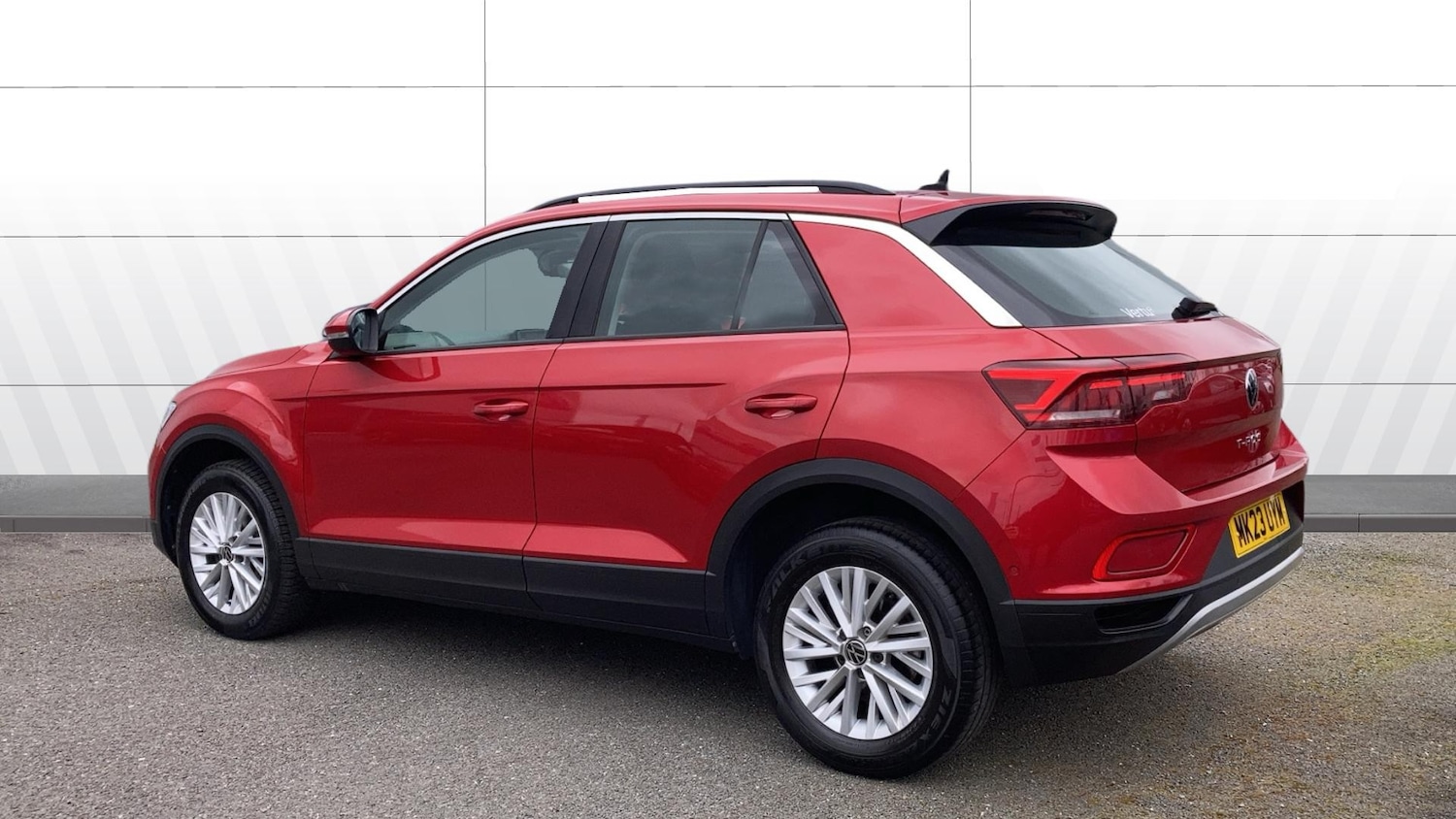 Used Volkswagen T-Roc 2023 for sale - 78105463: Photo 2