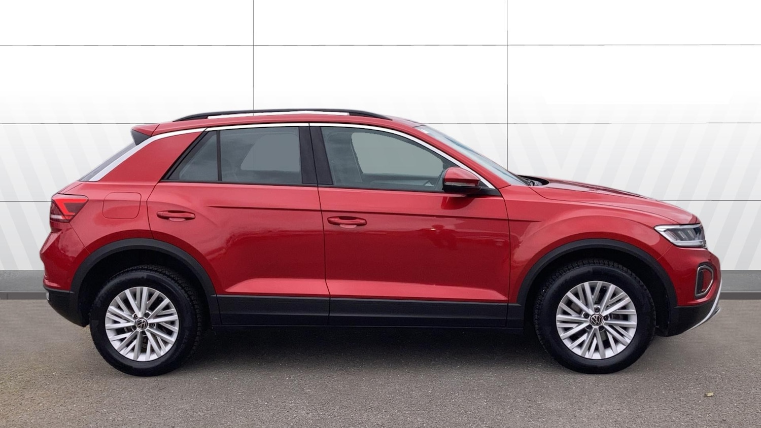 Used Volkswagen T-Roc 2023 for sale - 78105463: Photo 4
