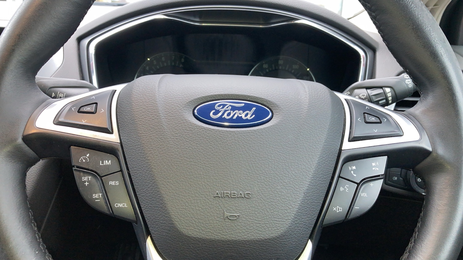 Used Ford Mondeo 2015 for sale - 77260741: Photo 32