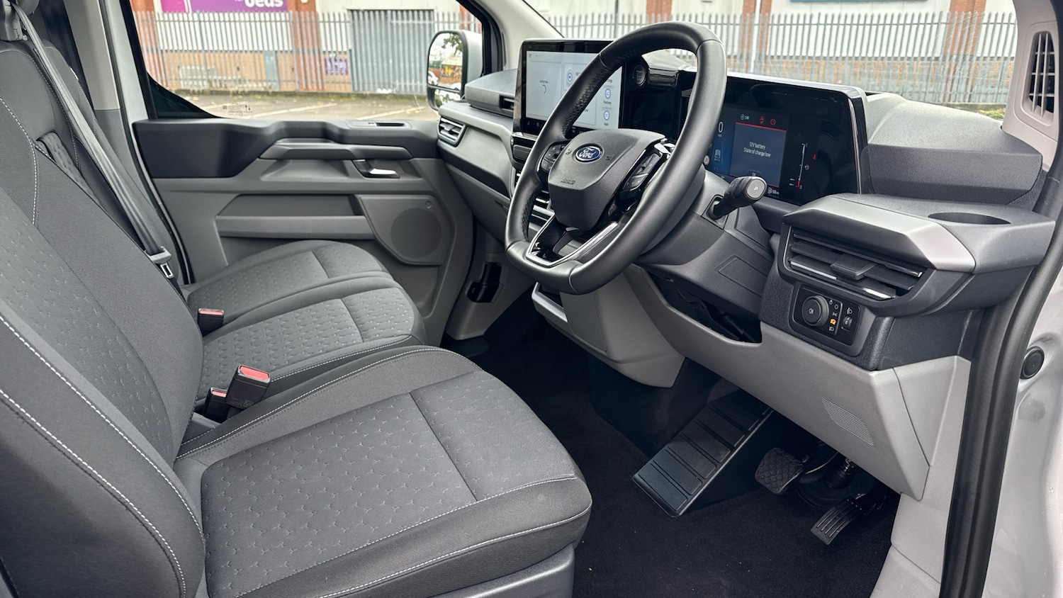 Used Ford Tourneo Custom 2024 for sale - 76402318: Photo 4