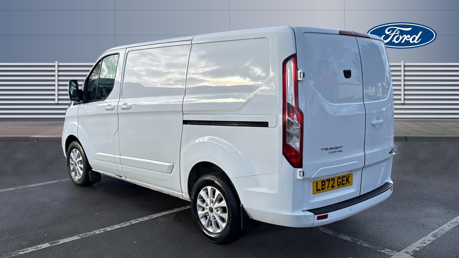 Used Ford Transit Custom 2023 for sale - 77272149: Photo 2