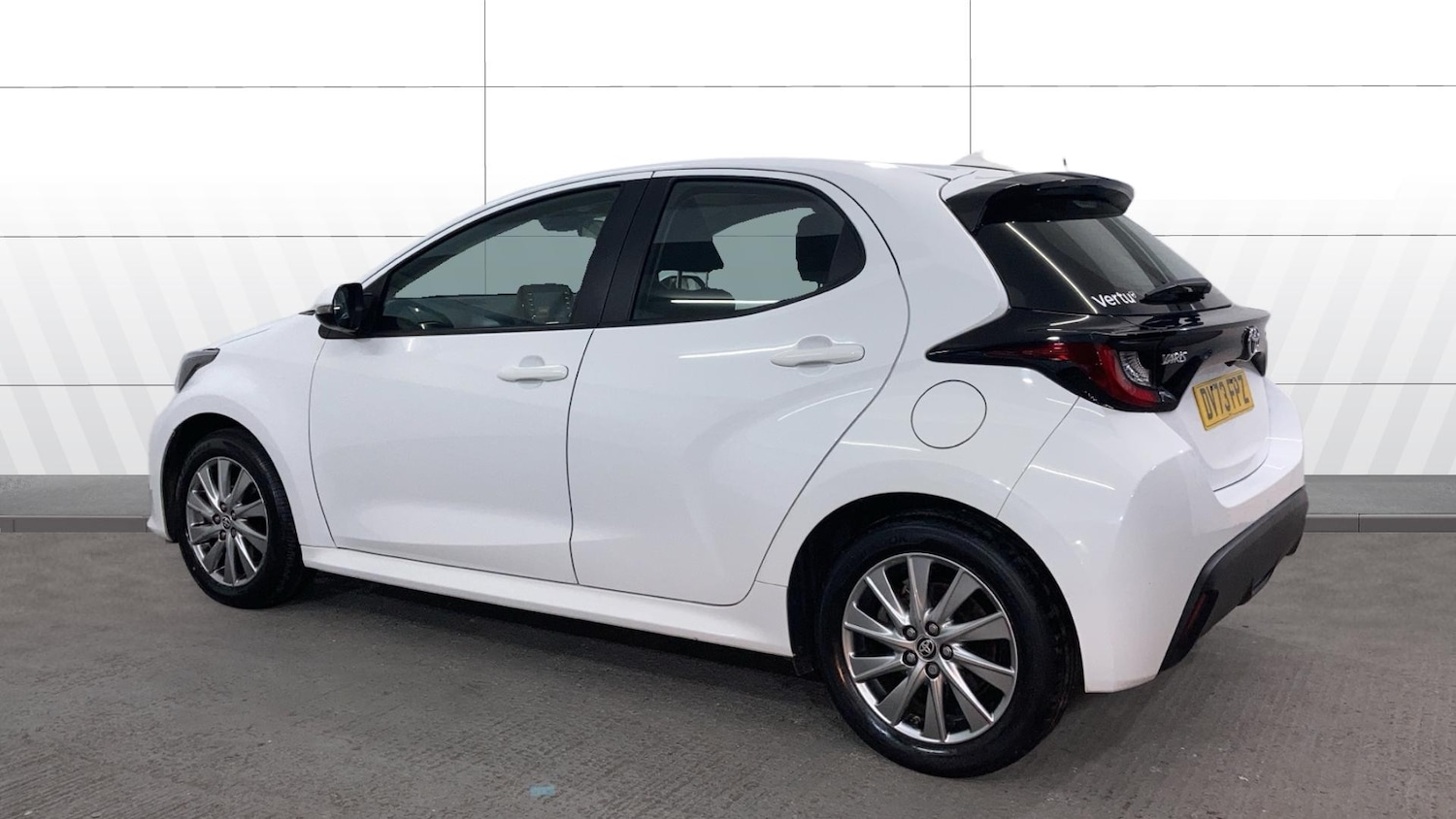Used Toyota Yaris 2023 for sale - 77136803: Photo 2