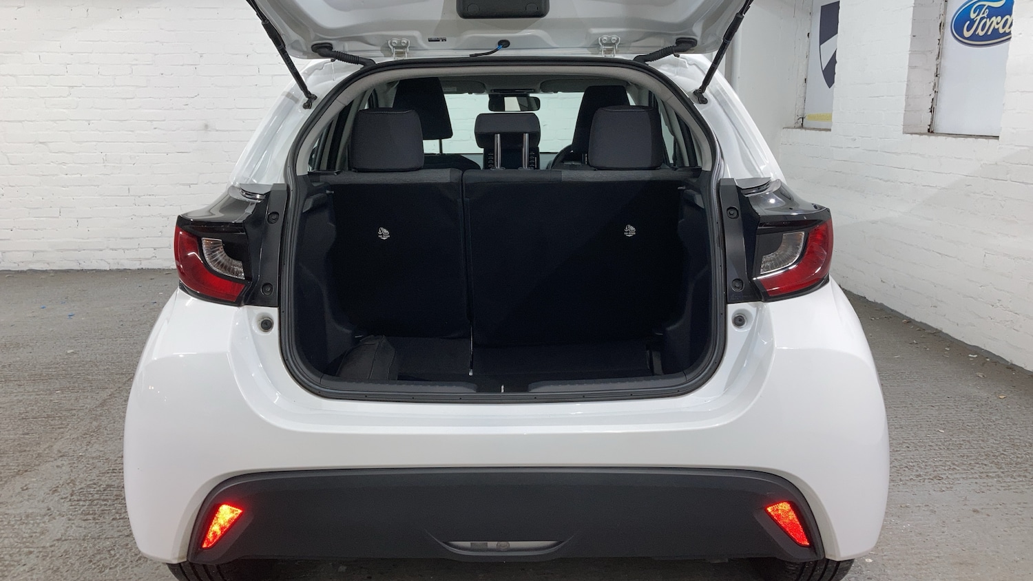 Used Toyota Yaris 2023 for sale - 77136803: Photo 24