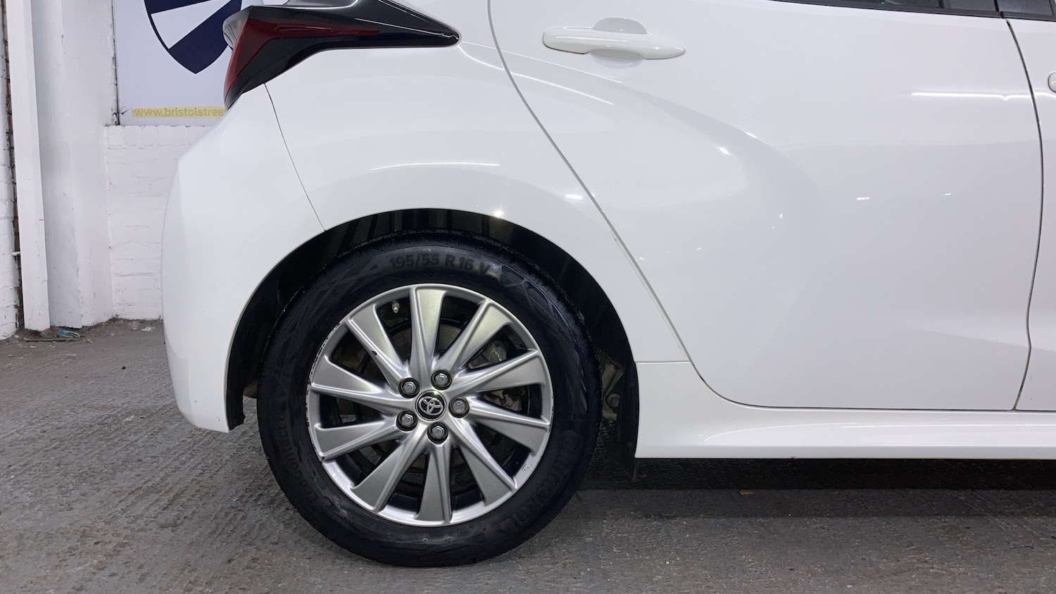 Used Toyota Yaris 2023 for sale - 77136803: Photo 32