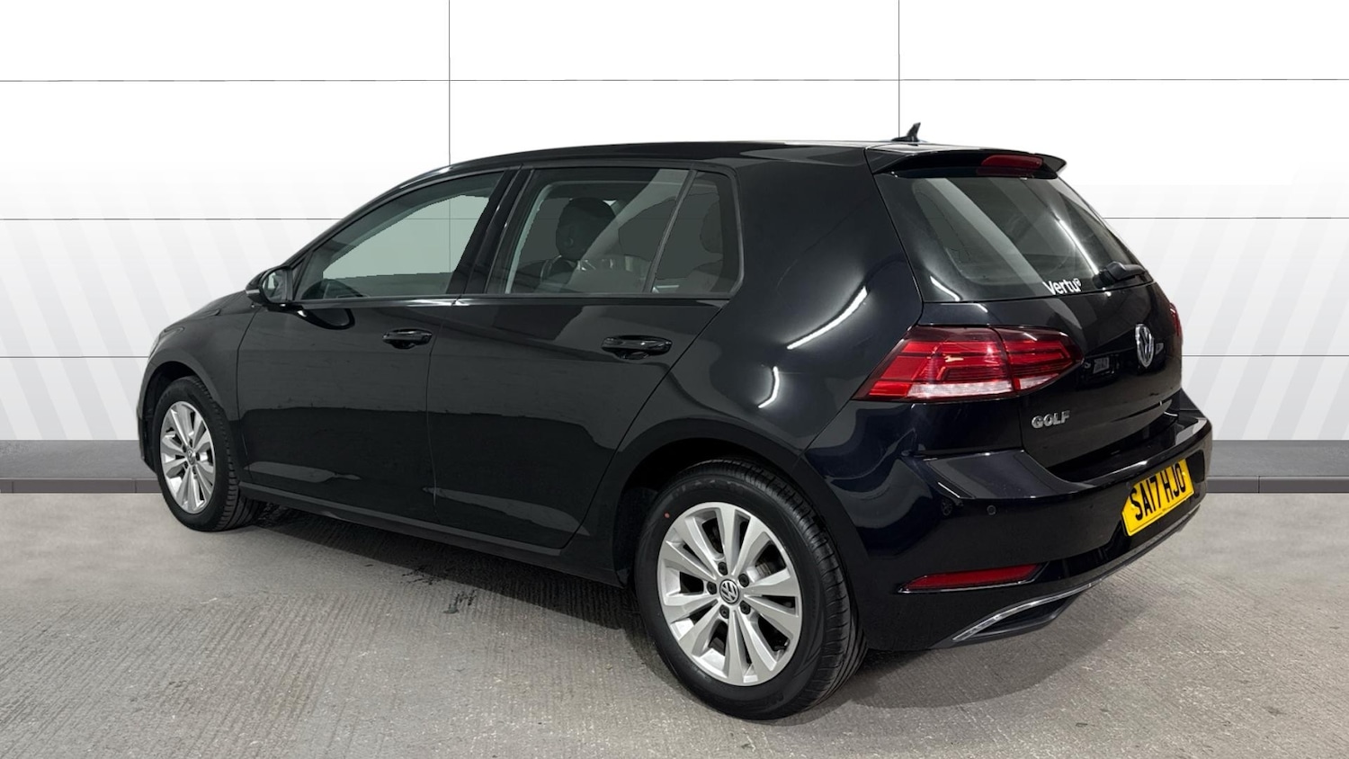 Used Volkswagen Golf 2017 for sale - 78027092: Photo 2