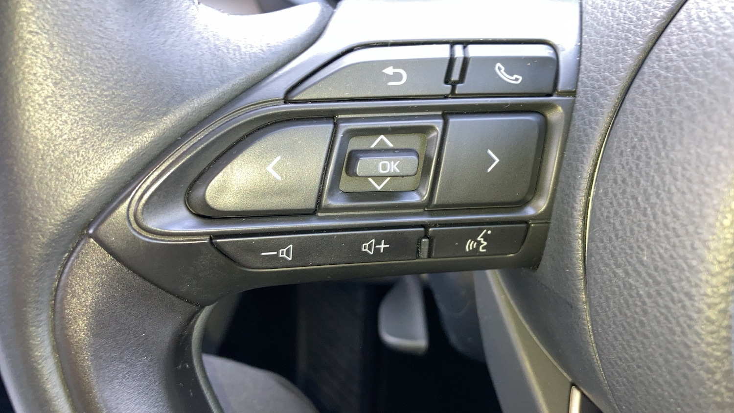 Used Toyota Yaris 2022 for sale - 77282921: Photo 19