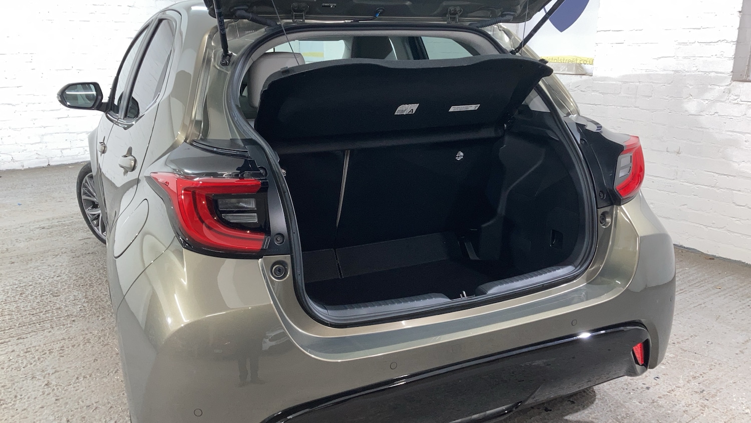 Used Toyota Yaris 2022 for sale - 77282921: Photo 41