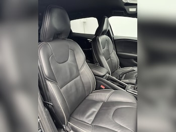 Used Volvo V40 2019 for sale - 77289060: Photo