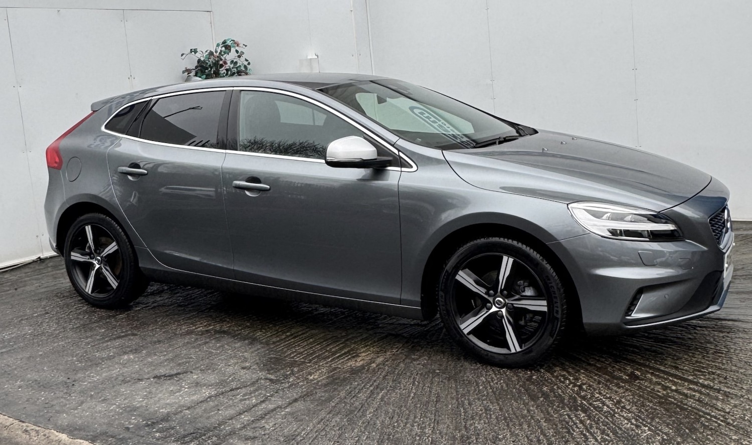 Used Volvo V40 2019 for sale - 77289060: Photo 9