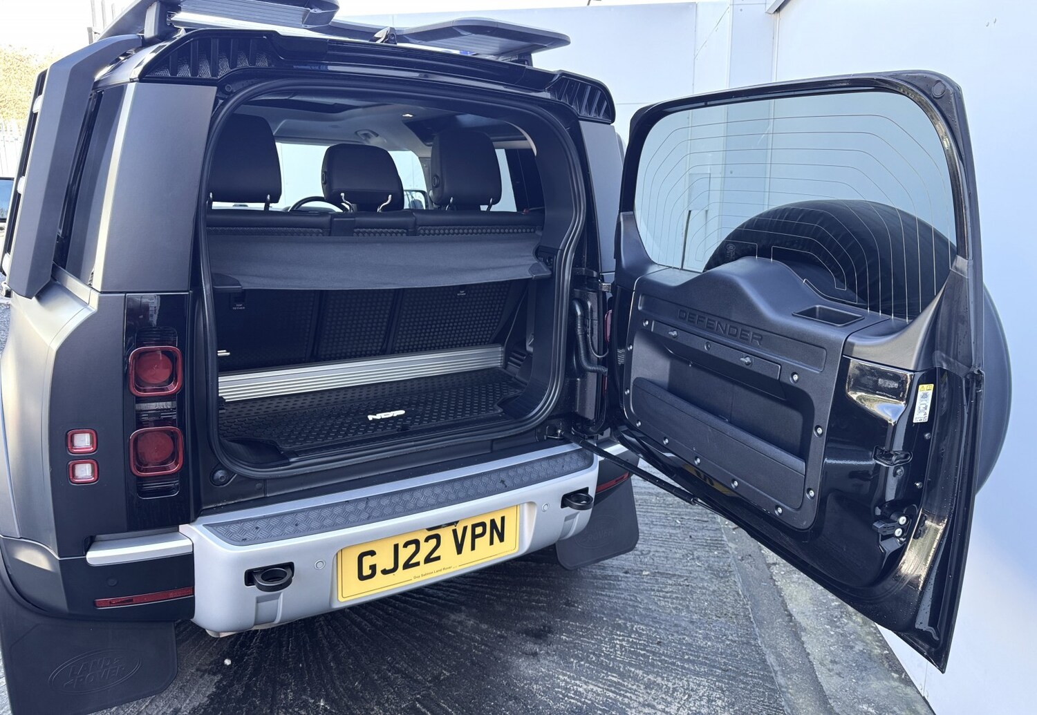 Used Land Rover Defender 90 2022 for sale - 77921300: Photo 30