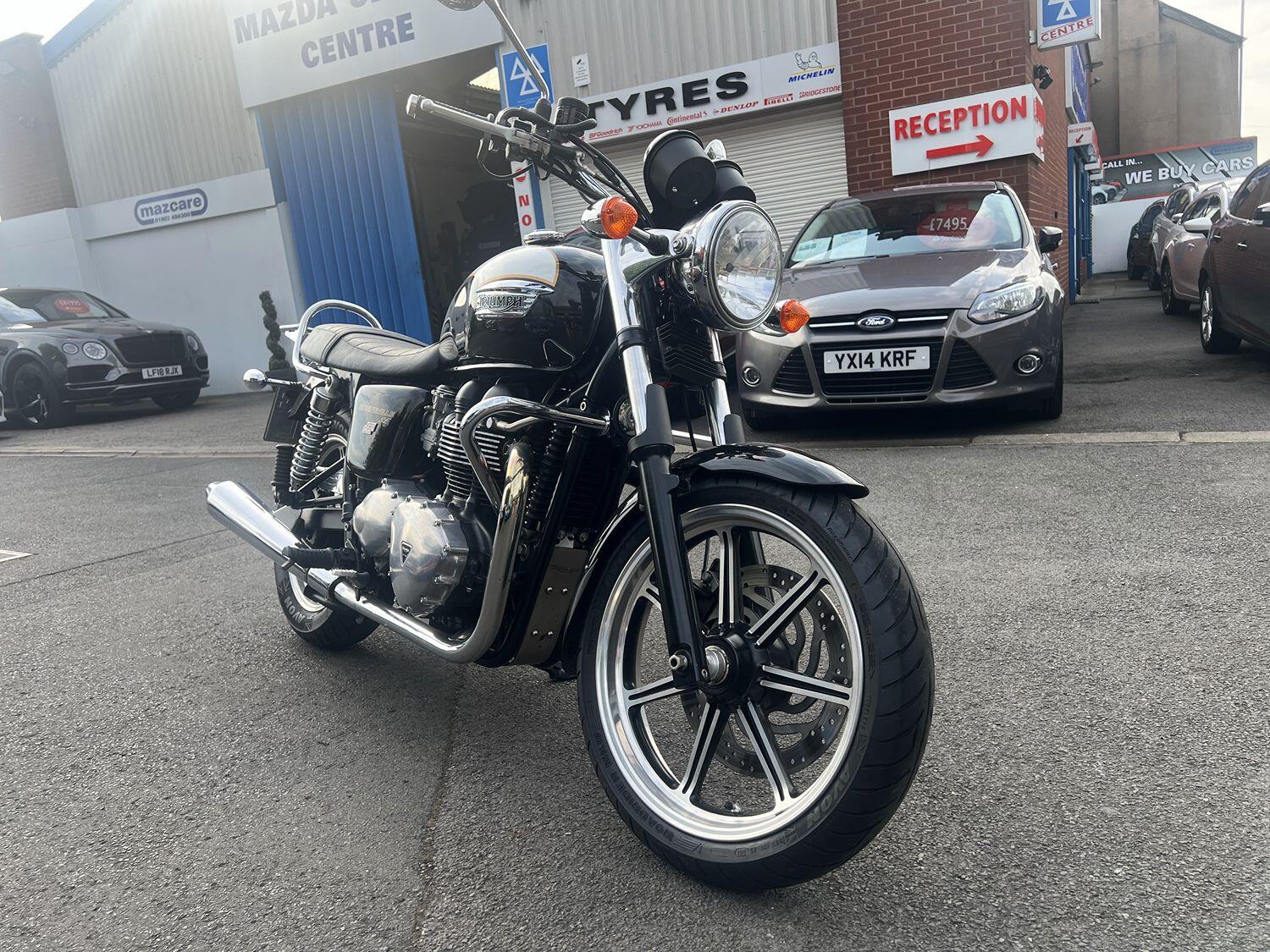 Triumph BONNEVILLE 865