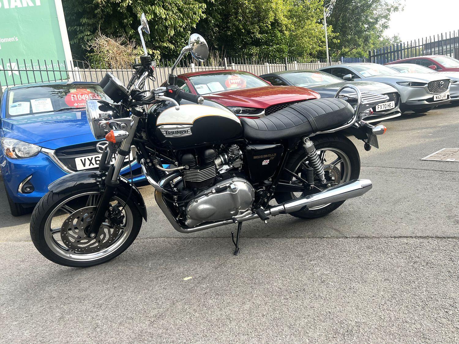 Triumph BONNEVILLE 865