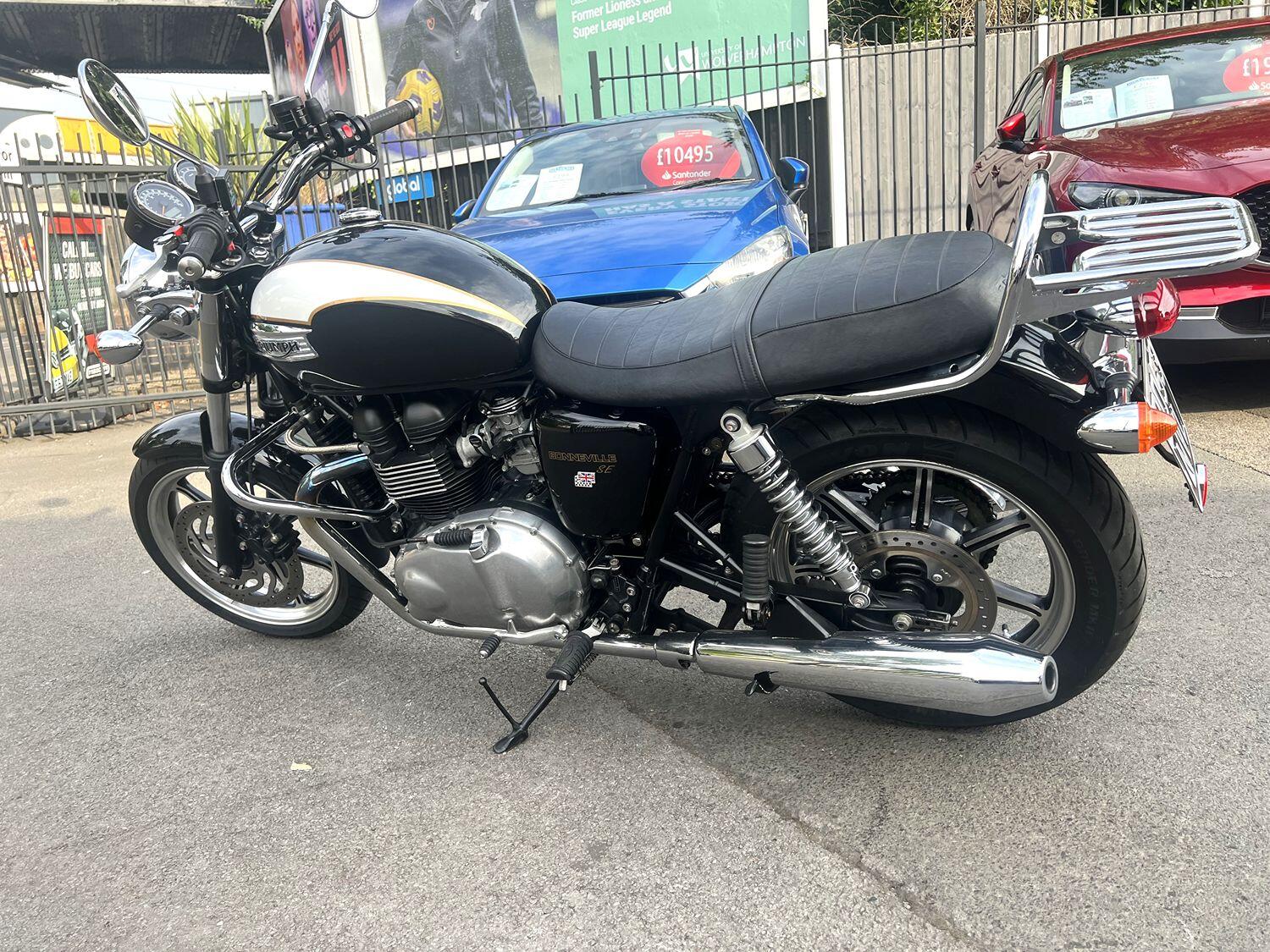 Triumph BONNEVILLE 865
